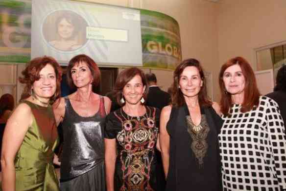Miriam, chiquérrima, com Helena Celestino, BN, Elza Pereira e Luciana Froes: estou na melhor das companhias!