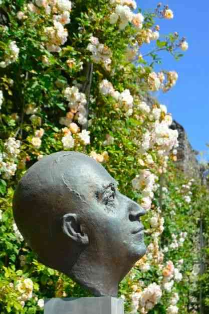 Christian Dior em seu divino jardim!