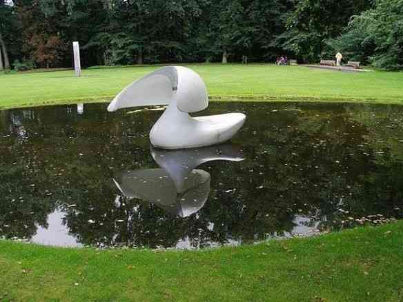 "Flotante"é a linda escultura de marta Pan: Me lembrou uma sereia!